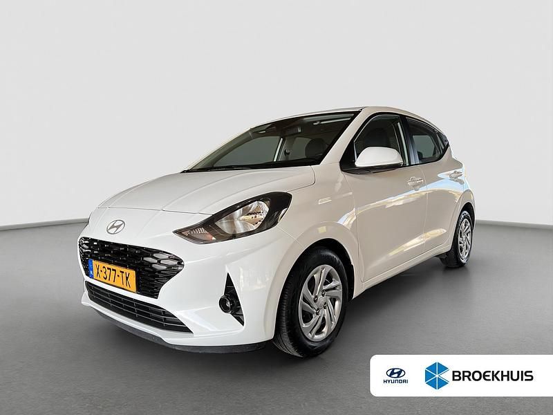 Wit Gebruikt 2024 Hyundai i10 Comfort Hatchback | € 16.395 (Eerlijke prijs) - Afbeelding 1/4