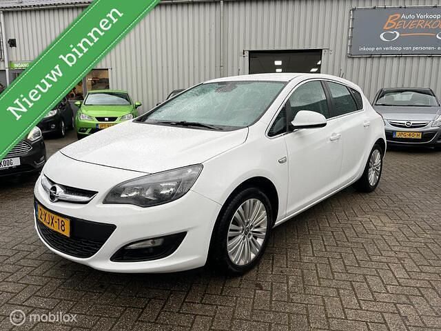 Wit Occasion 2014 Opel Astra Design Edition Hatchback | € 4.390 (Eerlijke prijs) - Afbeelding 1/4