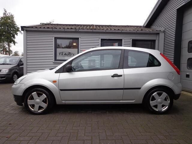 Occasion Ford Fiesta 69 PK (50 kW) 2004 Grijs Hatchback