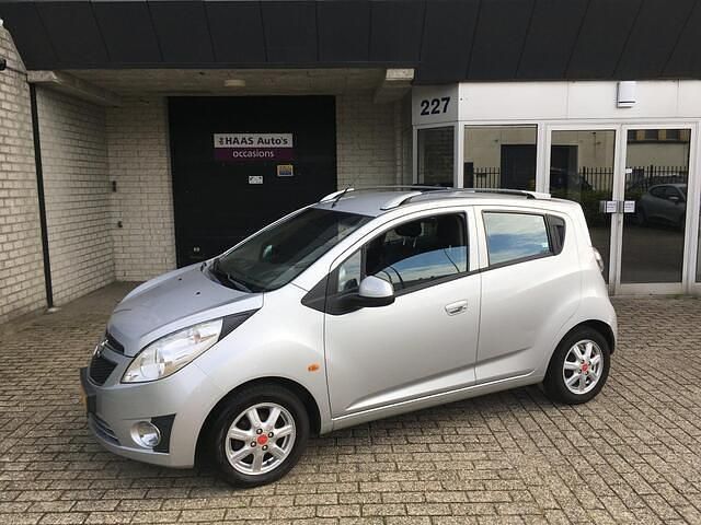 Grijs Gebruikt 2012 Chevrolet Spark LTZ Hatchback | € 2.999 (Eerlijke prijs) - Afbeelding 1/4