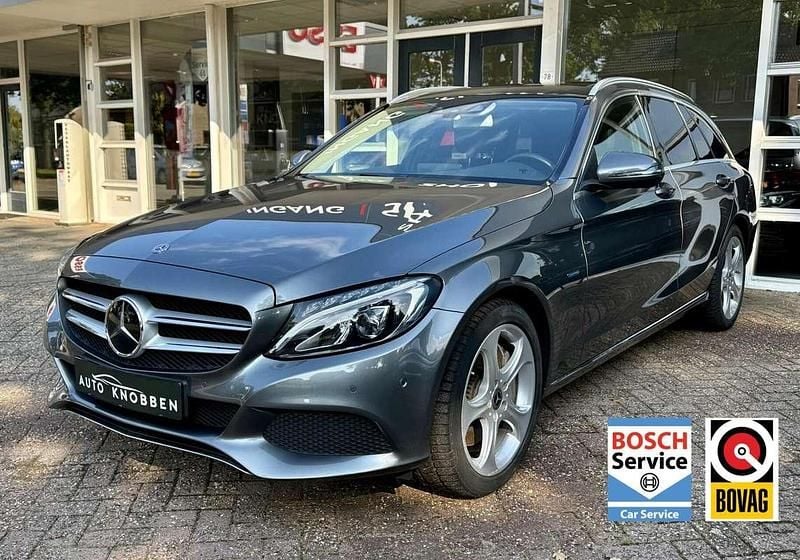 Grijs, metallic lak Gebruikt 2018 Mercedes C350e Avantgarde Stationwagen | € 22.400 (Eerlijke prijs) - Afbeelding 1/4