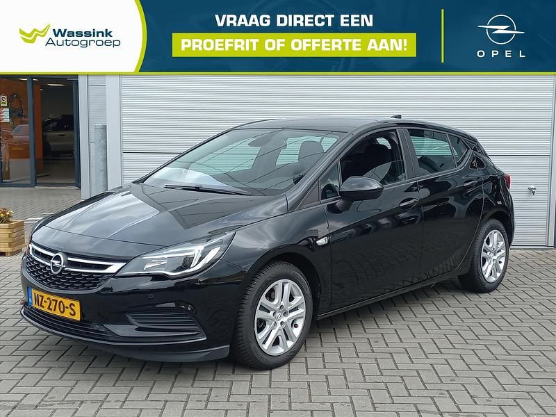 Zwart Gebruikt 2017 Opel Astra Edition Hatchback | € 14.935 (Iets duurder) - Afbeelding 1/4