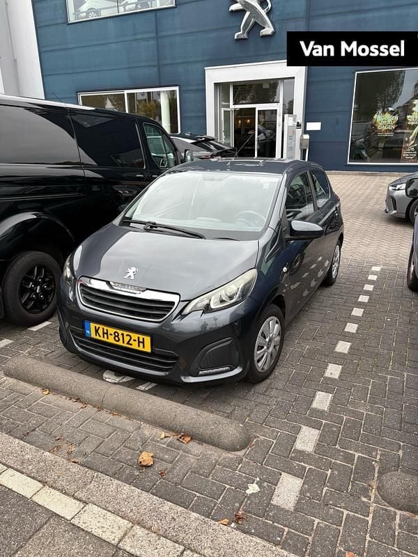 Grijs Gebruikt 2014 Peugeot 108 Active Hatchback | € 6.840 (Eerlijke prijs) - Afbeelding 1/4