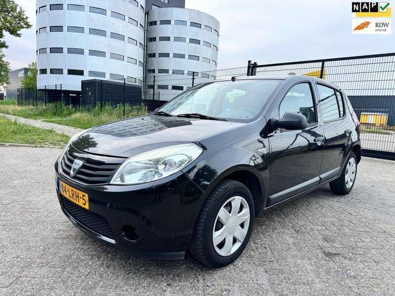 Zwart Gebruikt 2010 Dacia Sandero Ambiance Hatchback | € 1.645 (Super prijs) - Afbeelding 1/4