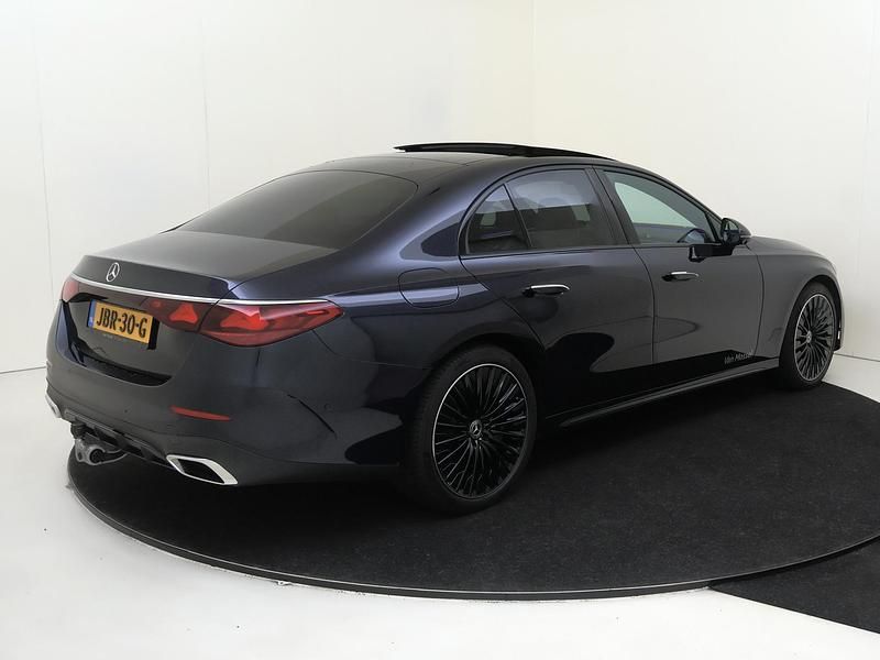 Occasion Mercedes E300 AMG line 313 PK (230 kW) 2025 Blauw Sedan