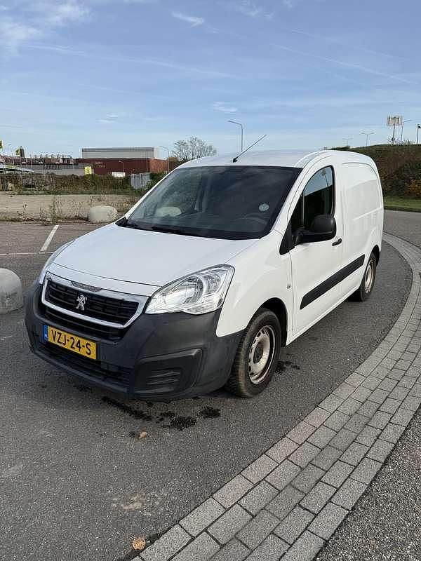 Wit Occasion 2018 Peugeot Partner Premium MPV | € 10.000 (Goede deal) - Afbeelding 1/4