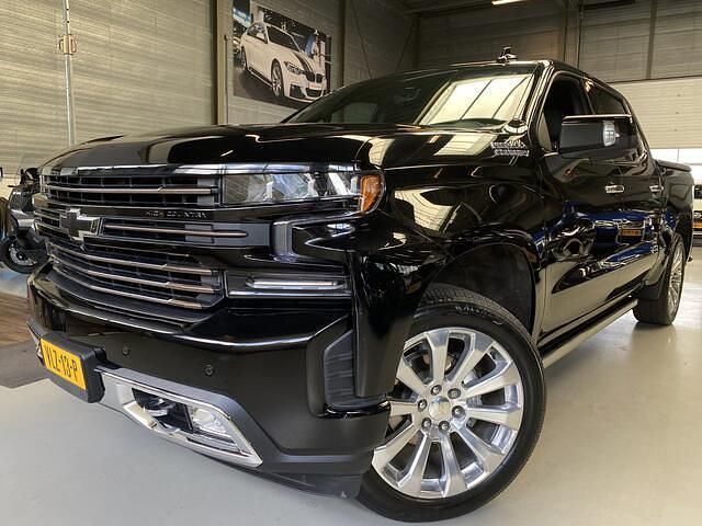 Zwart Gebruikt 2023 Chevrolet Silverado Van | € 51.950 (Eerlijke prijs) - Afbeelding 1/4