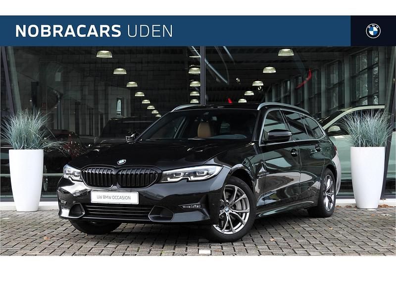 Zwart Gebruikt 2020 BMW 330e Executive Stationwagen | € 27.950 (Eerlijke prijs) - Afbeelding 1/4
