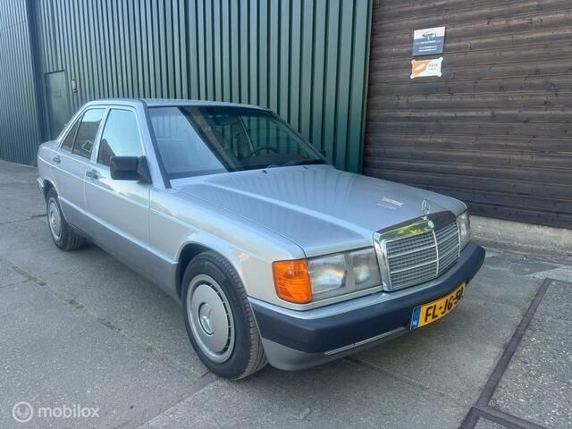 Grijs Gebruikt 1992 Mercedes 190 Sedan | € 5.250 - Afbeelding 1/4