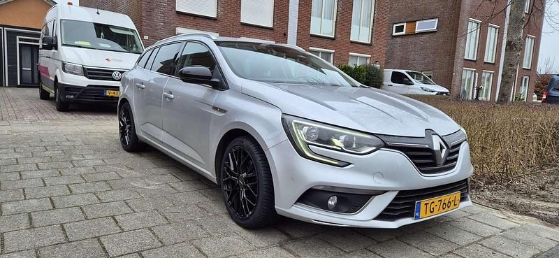 Zilver Occasion 2018 Renault Mégane GrandTour LIMITED Stationwagen | € 8.750 (Eerlijke prijs) - Afbeelding 1/4