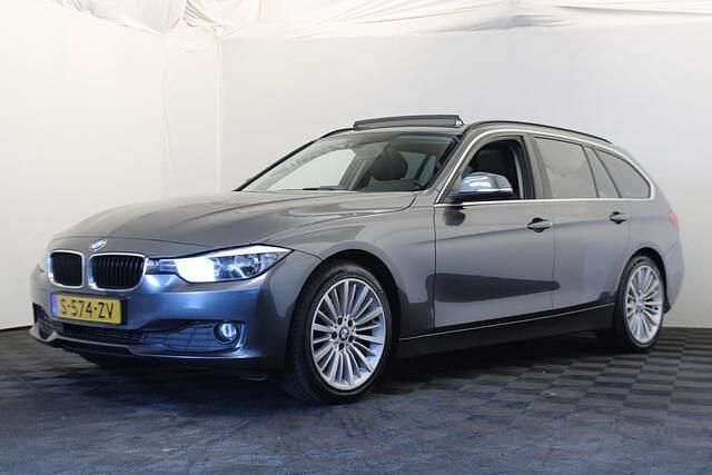 Grijs Gebruikt 2014 BMW 316 Executive Stationwagen | € 12.999 (Eerlijke prijs) - Afbeelding 1/4
