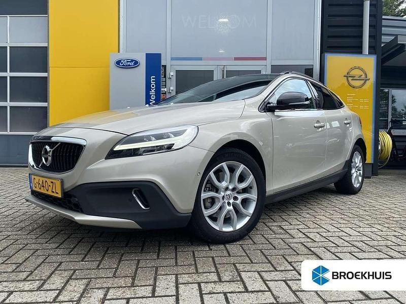 Bruin Gebruikt 2020 Volvo V40 CC Stationwagen | € 20.700 (Eerlijke prijs) - Afbeelding 1/4
