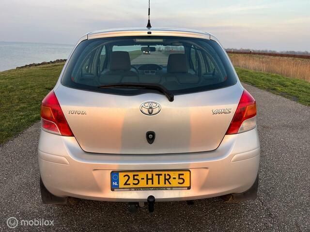 Occasion Toyota Yaris 101 PK (74 kW) 2009 Grijs Hatchback