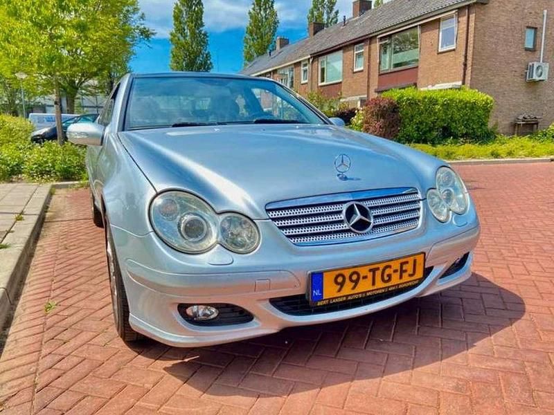Zilver Occasion 2006 Mercedes C160 Coupé | € 3.750 - Afbeelding 1/4