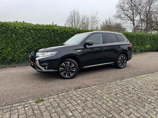 Zwart Gebruikt 2015 Mitsubishi Outlander Edition SUV | € 12.945 (Eerlijke prijs) - Afbeelding 1/4