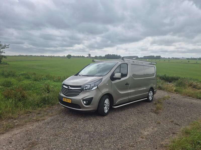Beige Gebruikt 2015 Opel Vivaro Van | € 14.950 - Afbeelding 1/4