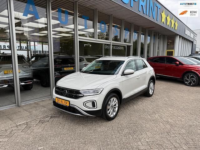 Grijs Gebruikt 2024 VW T-Roc Style SUV | € 32.999 (Goede deal) - Afbeelding 1/4