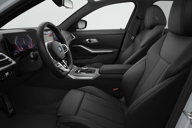 Nieuw BMW 330e M Sport 292 PK (214 kW) 2026 Brooklyn grau Sedan