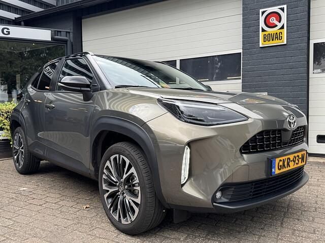 Groen Gebruikt 2024 Toyota Yaris Executive MPV | € 32.950 (Iets duurder) - Afbeelding 1/4