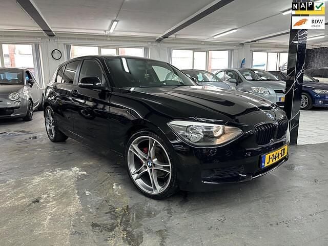 Zwart Gebruikt 2013 BMW 116 Hatchback | € 8.350 (Eerlijke prijs) - Afbeelding 1/4