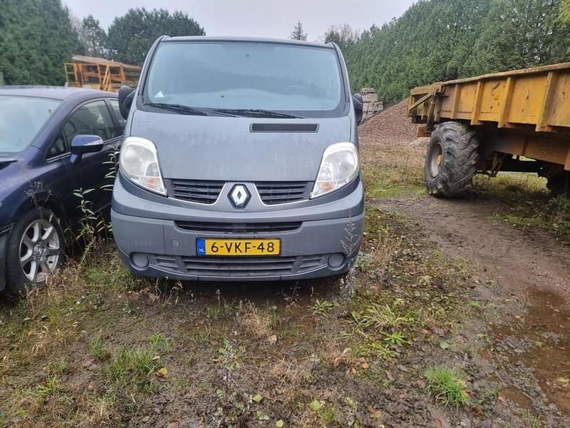 (metallic) Gebruikt 2010 Renault Trafic Van | € 2.150 (Super prijs) - Afbeelding 1/4
