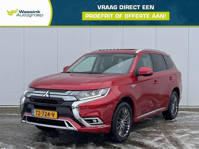 Rood Occasion 2018 Mitsubishi Outlander P-HEV Intense+ SUV | € 20.440 (Eerlijke prijs) - Afbeelding 1/4