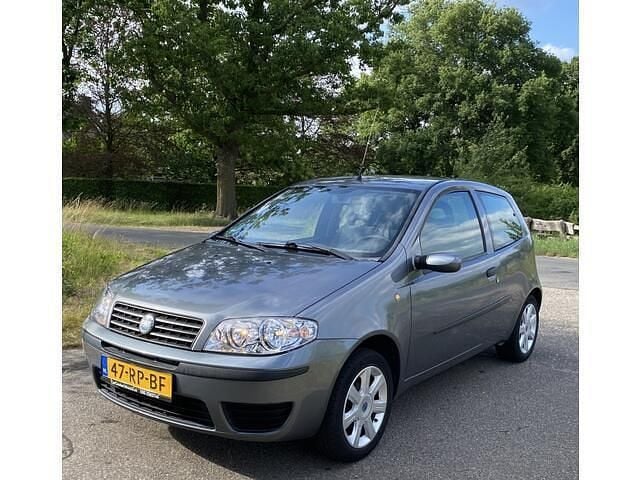 Grijs Gebruikt 2005 Fiat Punto Young Hatchback | € 1.150 (Eerlijke prijs) - Afbeelding 1/4