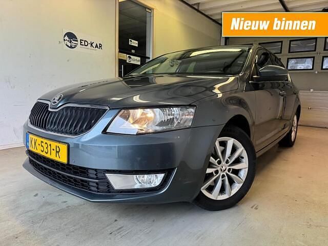 Grijs Occasion 2016 Skoda Octavia Business Line Hatchback | € 9.495 (Iets duurder) - Afbeelding 1/4