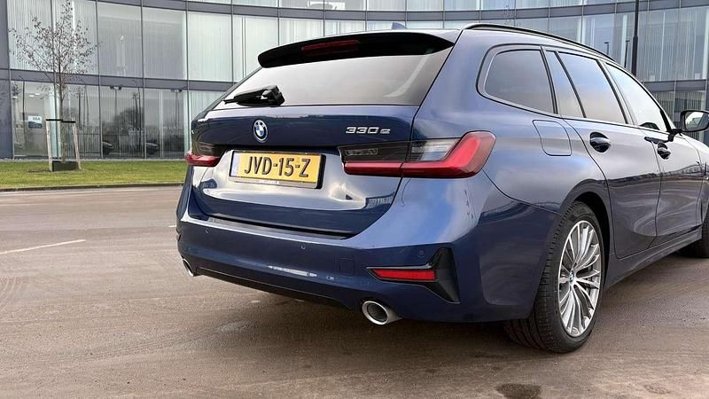 Occasion BMW 330e Executive 292 PK (214 kW) 2021 Blauw (metallic) Stationwagen