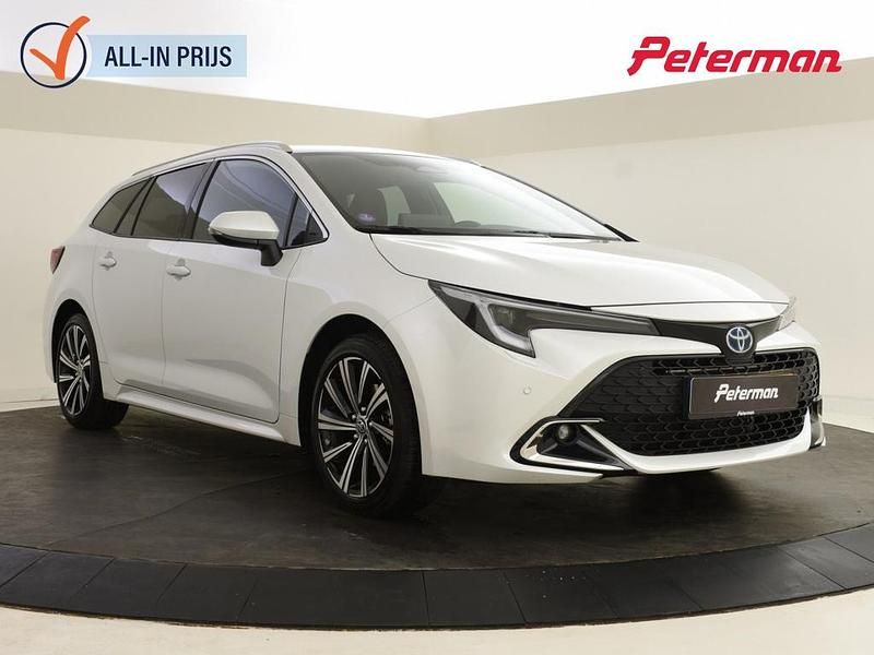 Wit, metallic lak Gebruikt 2025 Toyota Corolla Edition Stationwagen | € 32.899 (Eerlijke prijs) - Afbeelding 1/4