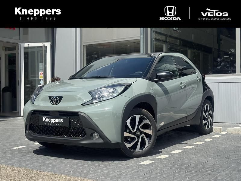 Groen Nieuw 2025 Toyota Aygo Pulse Hatchback | € 21.950 (Eerlijke prijs) - Afbeelding 1/4