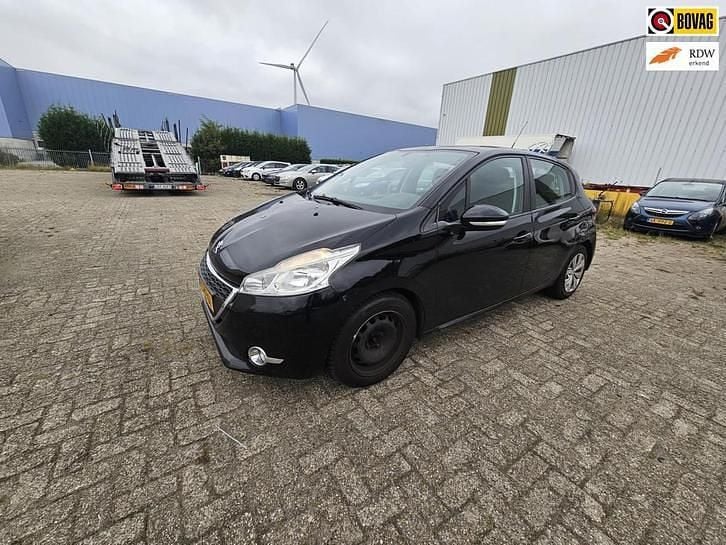 Gebruikt 2013 Peugeot 208 Hatchback | € 2.750 - Afbeelding 1/3
