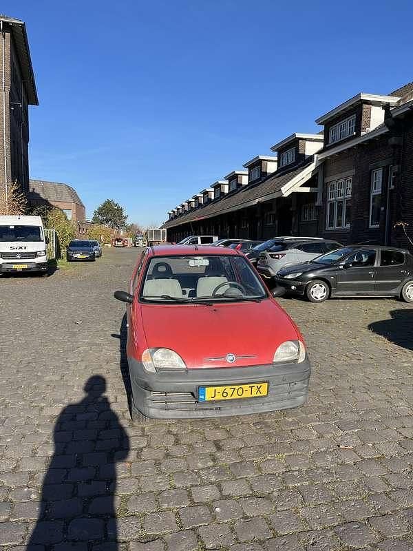 Rood Gebruikt 2007 Fiat Seicento Hatchback | € 699 (Goede deal) - Afbeelding 1/4