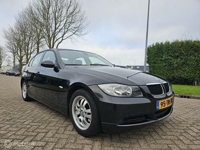 Zwart Gebruikt 2006 BMW 318 Executive Sedan | € 2.999 (Goede deal) - Afbeelding 1/4