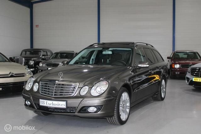 Grijs, metallic lak Gebruikt 2009 Mercedes E350 Elegance Sedan | € 20.900 (Duur) - Afbeelding 1/4