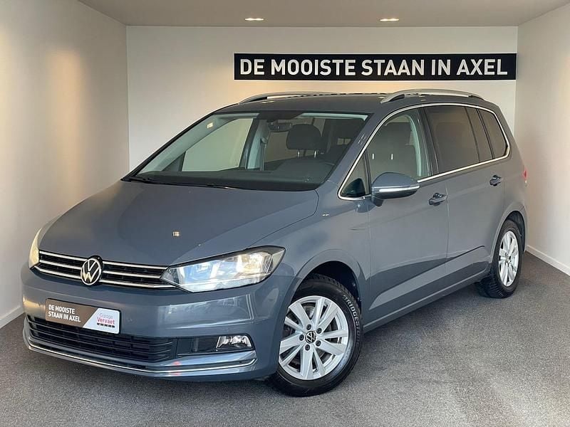 Grijs Occasion 2020 VW Touran Highline MPV | € 23.950 (Super prijs) - Afbeelding 1/3