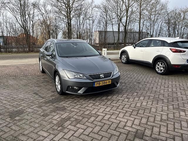 Grijs (metallic) Occasion 2017 Seat Leon ST Business Stationwagen | € 9.744 (Eerlijke prijs) - Afbeelding 1/4