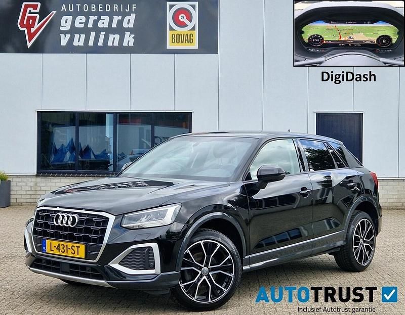 Zwart Gebruikt 2021 Audi Q2 Business SUV | € 24.380 (Eerlijke prijs) - Afbeelding 1/4