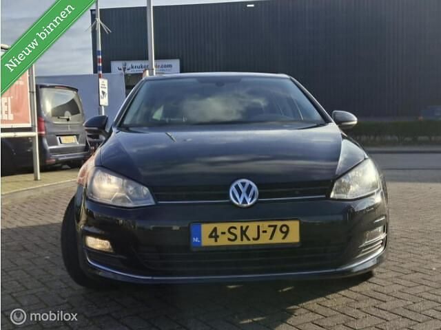 Zwart Gebruikt 2013 VW Golf VII Highline Hatchback | € 7.350 (Eerlijke prijs) - Afbeelding 1/4