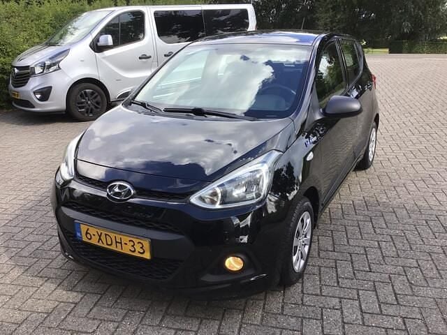 Zwart Gebruikt 2015 Hyundai i10 Hatchback | € 5.950 (Goede deal) - Afbeelding 1/4