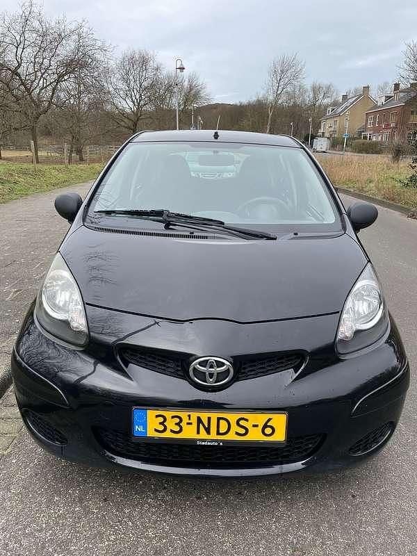 Occasion Toyota Aygo 68 PK (50 kW) 2010 Zwart Hatchback
