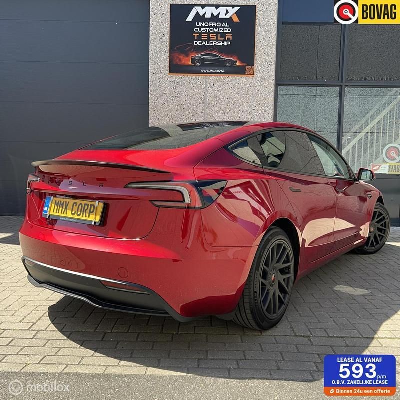 Rood Gebruikt 2024 Tesla Model 3 Standard Range Plus Sedan | € 36.999 (Iets duurder) - Afbeelding 1/4