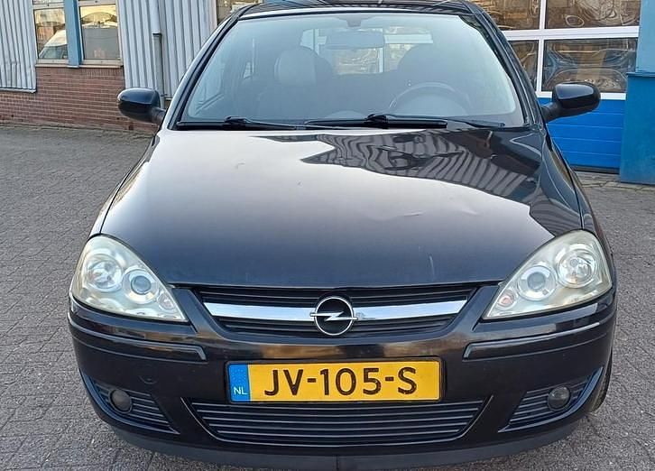 Occasion Opel Corsa Essentia 60 PK (44 kW) 2005 Zwart (metallic) Hatchback
