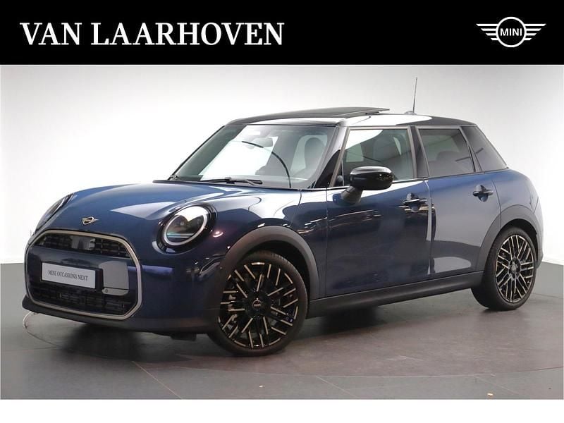Occasion Mini Cooper Favoured 156 PK (114 kW) 2025 Blauw (metallic) Hatchback