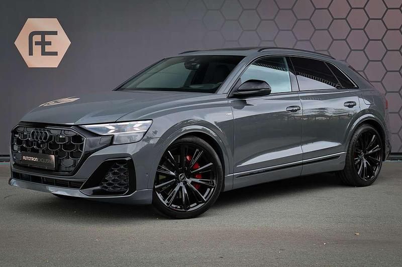 Grijs Gebruikt 2025 Audi Q8 Competition SUV | € 129.900 - Afbeelding 1/4