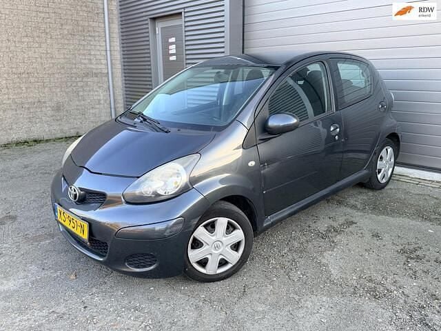 Grijs Gebruikt 2010 Toyota Aygo Hatchback | € 2.250 (Super prijs) - Afbeelding 1/4