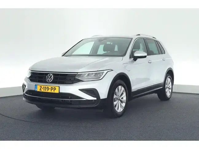 Grijs Gebruikt 2021 VW Tiguan SUV | € 28.744 (Goede deal) - Afbeelding 1/4