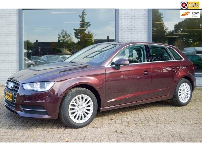 Paars Gebruikt 2016 Audi A3 Ambiente Hatchback | € 16.750 (Eerlijke prijs) - Afbeelding 1/4