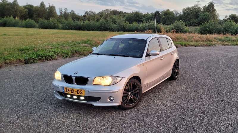 Zilver Gebruikt 2007 BMW 116 Executive Hatchback | € 2.999 (Eerlijke prijs) - Afbeelding 1/4