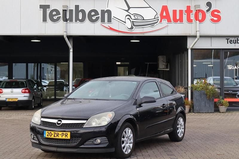 Zwart Gebruikt 2008 Opel Astra GTC S Hatchback | € 2.985 (Eerlijke prijs) - Afbeelding 1/4